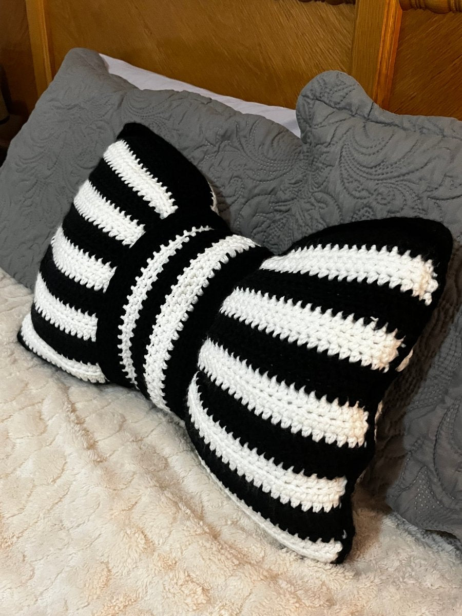 Crochet pillows *customisable* - ChameleonCrotchet