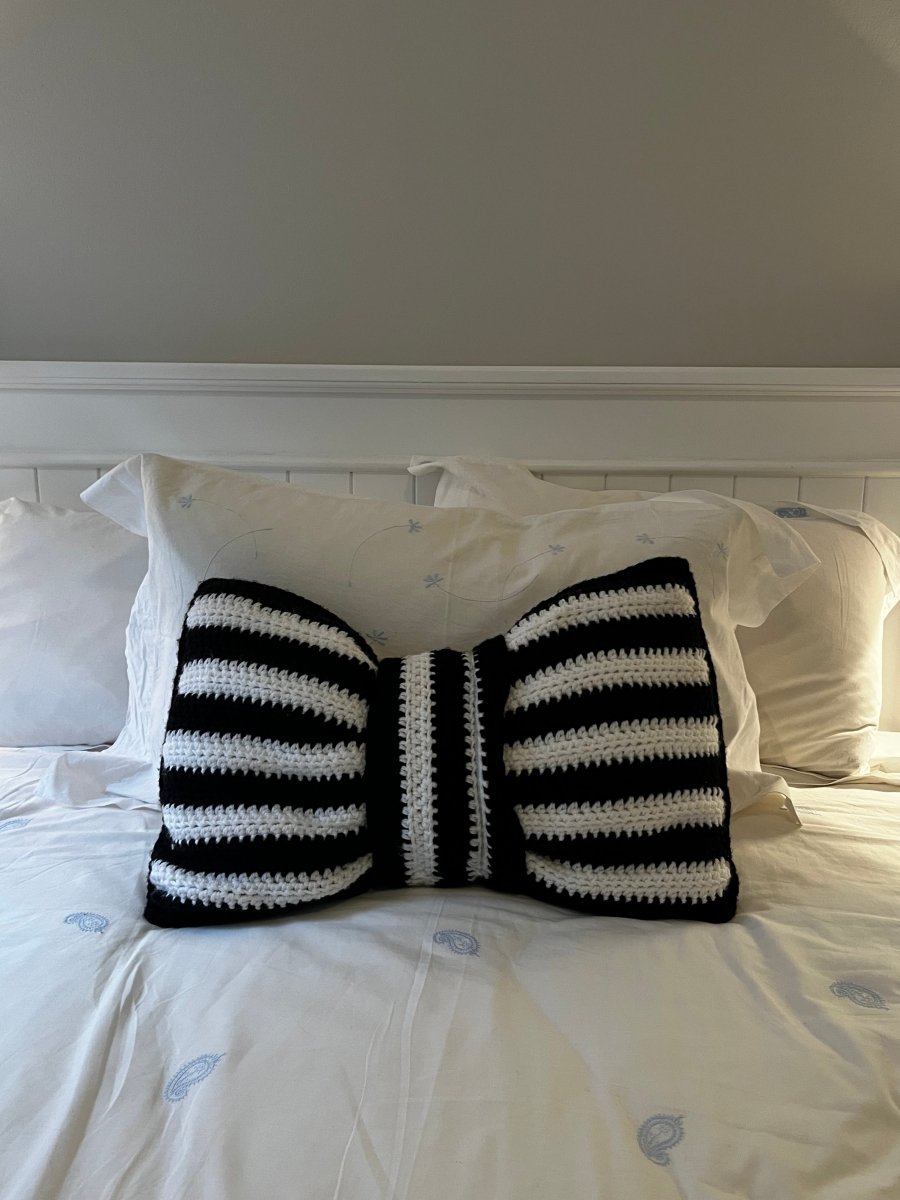 Crochet pillows *customisable* - ChameleonCrotchet