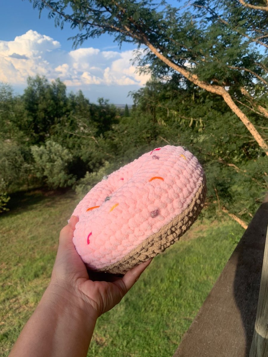 Donut plushies *customizable* - ChameleonCrotchet